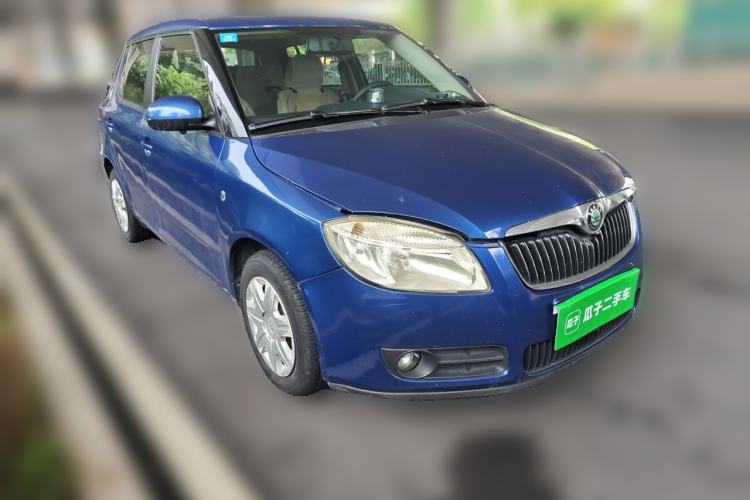 Used Skoda Fabia 2011 1.4L Automatic Crystal Edition Front Right 45 Deg