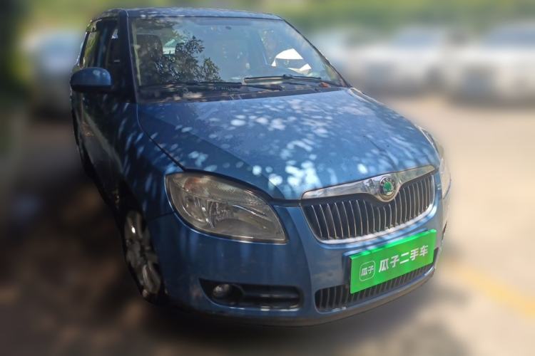 Used Skoda Fabia 2011 1.6L Automatic Crystal Edition Front Right 45 Deg