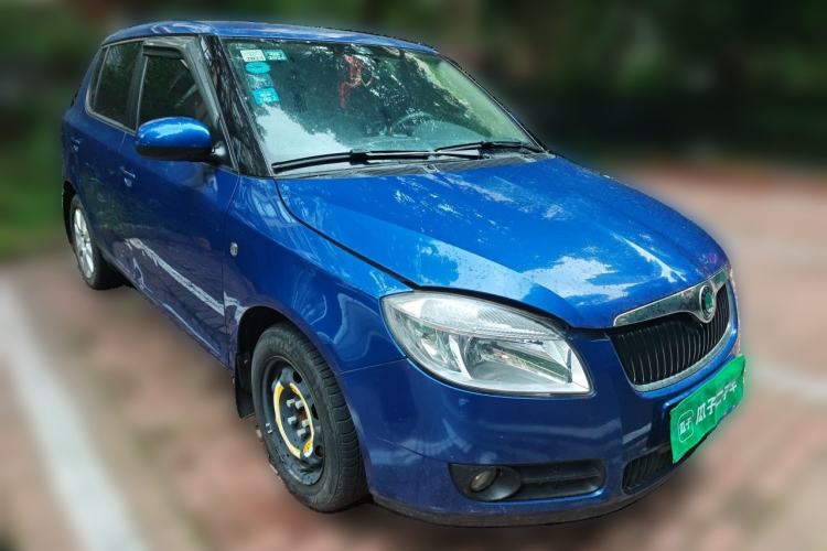 Used Skoda Fabia 2011 1.6L Automatic Crystal Edition Front Right 45 Deg