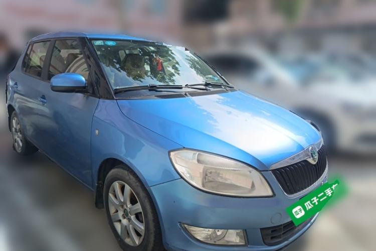Used Skoda Fabia 2011 1.4L Manual Cool Edition Front Right 45 Deg