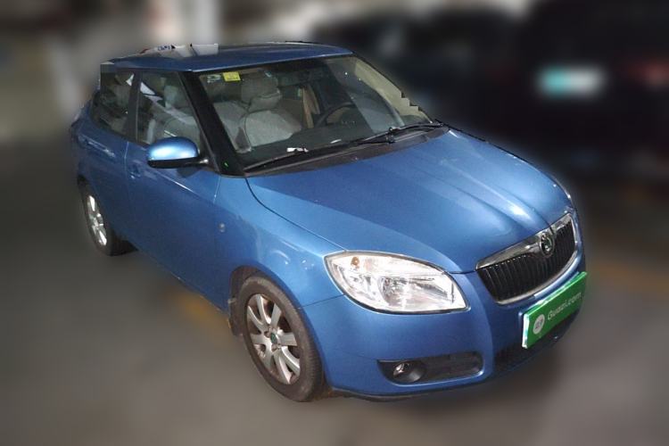 Used Skoda Fabia 2011 1.6L Automatic Crystal Edition Front Right 45 Deg