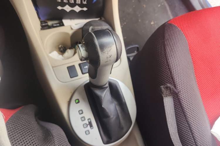 Used Skoda Fabia 2011 1.6L Automatic Crystal Edition Gear Lever