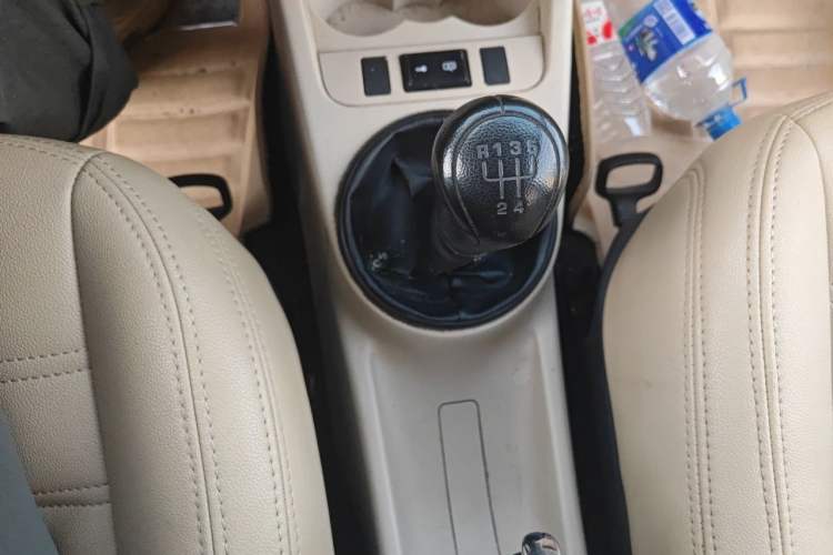 Used Skoda Fabia 2011 1.4L Manual Crystal Edition Gear Lever