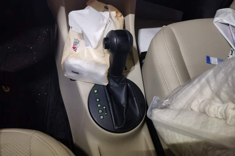 Used Skoda Fabia 2011 1.4L Automatic Crystal Edition Gear Lever