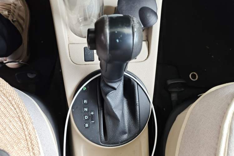 Used Skoda Fabia 2011 1.4L Automatic Crystal Edition Gear Lever