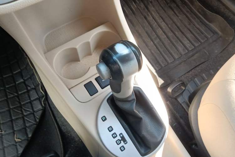 Used Skoda Fabia 2011 1.4L Automatic Crystal Edition Gear Lever