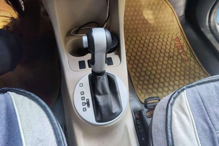 Used Skoda Fabia 2011 1.4L Automatic Crystal Edition Gear Lever