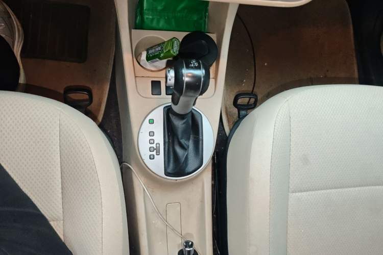 Used Skoda Fabia 2011 1.6L Automatic Crystal Edition Gear Lever