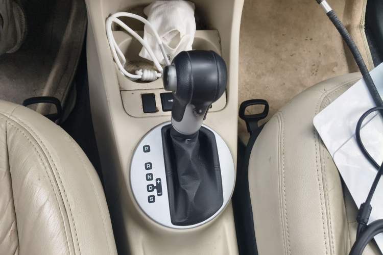 Used Skoda Fabia 2011 1.6L Automatic Crystal Edition Gear Lever