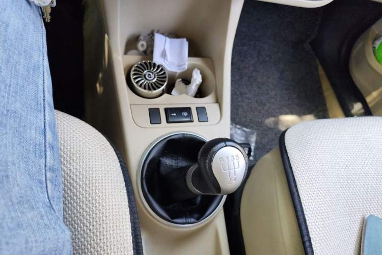 Used Skoda Fabia 2011 1.4L Manual Crystal Edition Gear Lever
