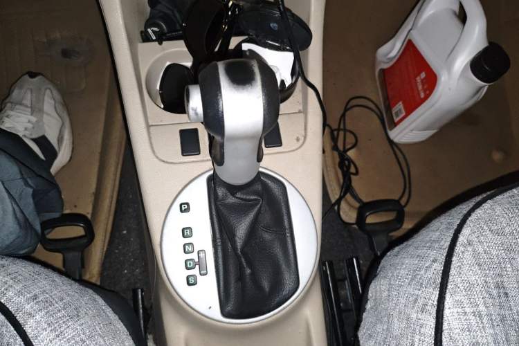 Used Skoda Fabia 2011 1.6L Automatic Crystal Edition Gear Lever