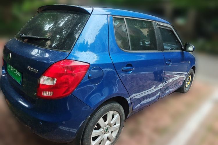 Used Skoda Fabia 2011 1.6L Automatic Crystal Edition Rear Right 45 Deg