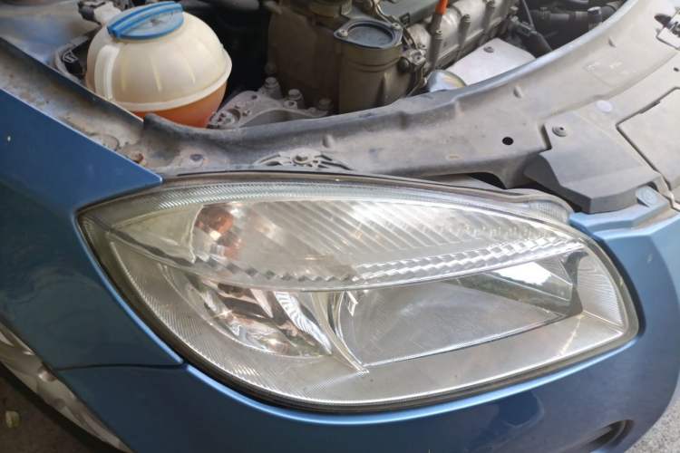 Used Skoda Fabia 2011 1.6L Automatic Crystal Edition Right Front Headlight