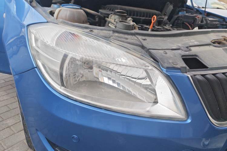 Used Skoda Fabia 2011 1.4L Automatic Crystal Edition Right Front Headlight