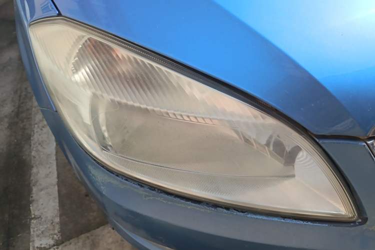 Used Skoda Fabia 2011 1.4L Manual Cool Edition Right Front Headlight