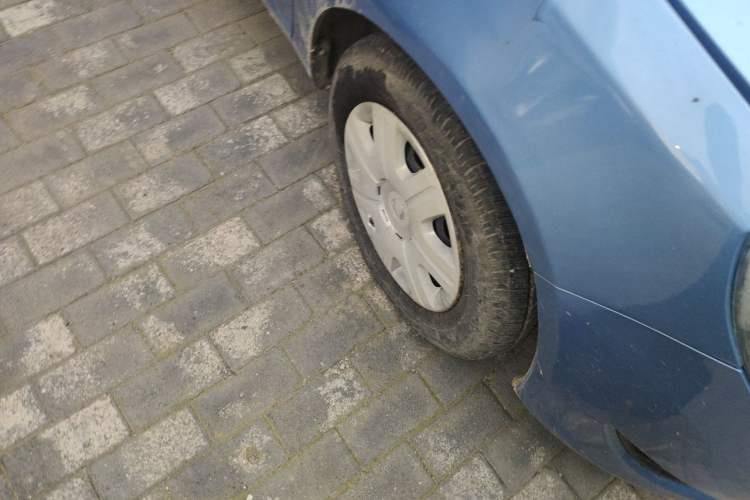 Used Skoda Fabia 2011 1.4L Automatic Crystal Edition Right Front Wheel Hub