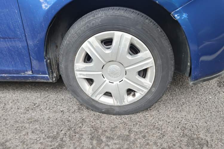 Used Skoda Fabia 2011 1.4L Automatic Crystal Edition Right Front Wheel Hub