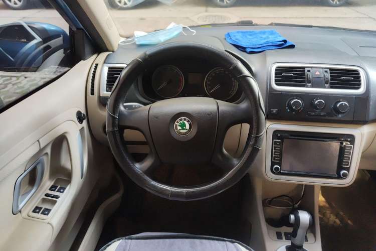 Used Skoda Fabia 2011 1.4L Automatic Crystal Edition Steering Wheel