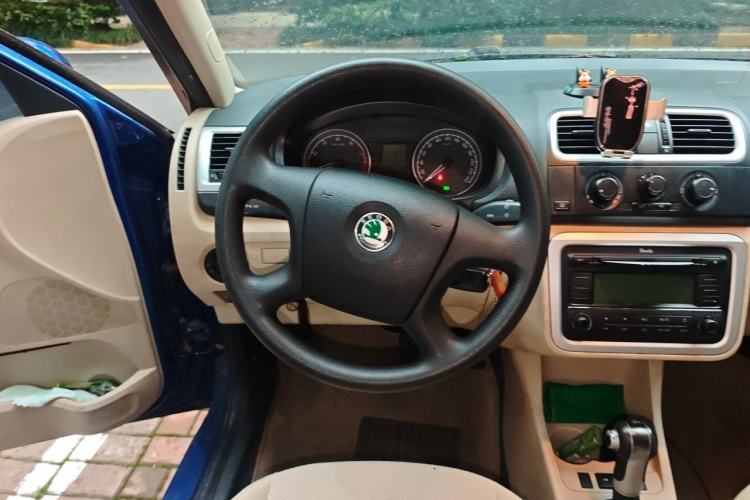 Used Skoda Fabia 2011 1.6L Automatic Crystal Edition Steering Wheel