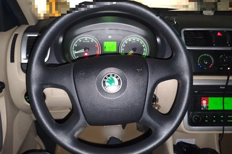 Used Skoda Fabia 2011 1.6L Automatic Crystal Edition Steering Wheel