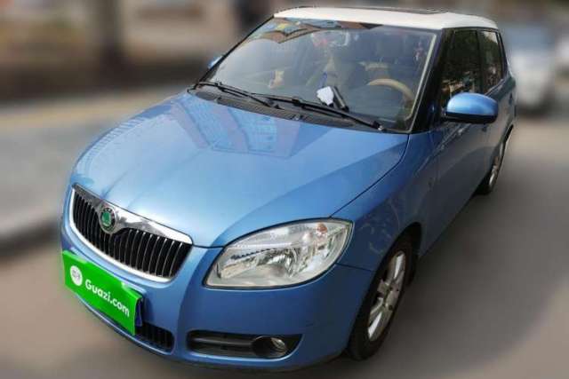 Skoda Fabia 2011 1.4L Automatic Crystal Edition مستعملة