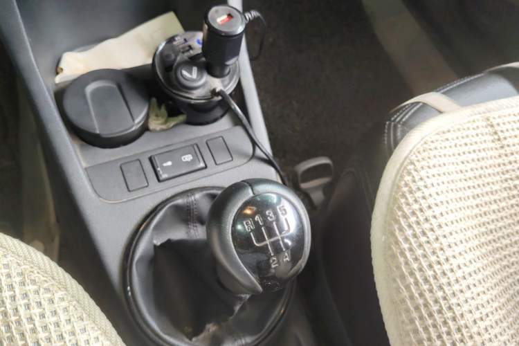 Used Skoda Fabia 2011 1.6L Manual Cool Black Edition Gear Lever