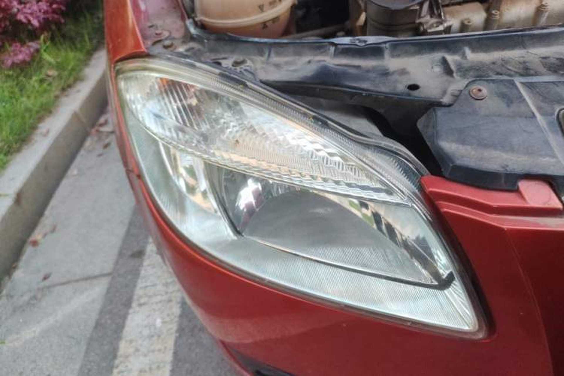 Used Skoda Fabia 2011 1.6L Automatic Crystal Edition Right Front Headlight