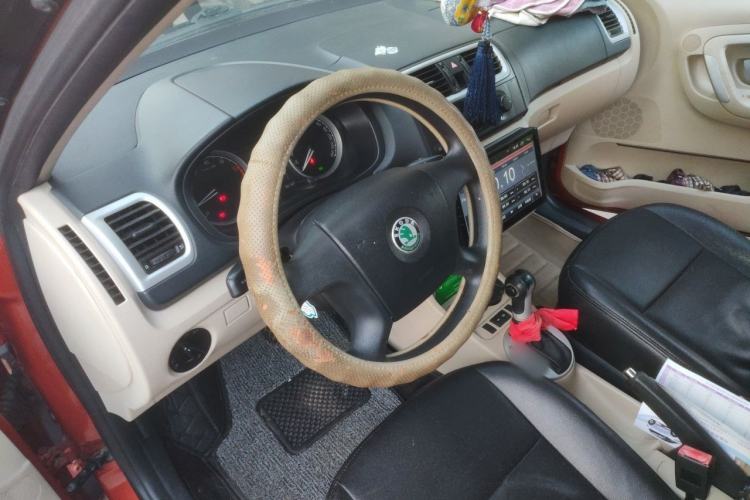 Used Skoda Fabia 2011 1.6L Automatic Crystal Edition Steering Wheel