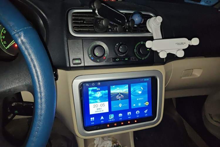 Used Skoda Fabia 2011 1.6L Automatic Crystal Edition Audio And AC Panel