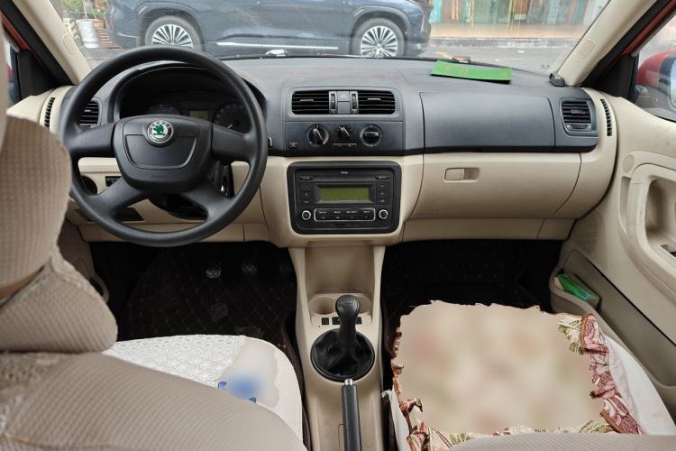 Used Skoda Fabia 2011 1.4L Manual Crystal Edition Center Console