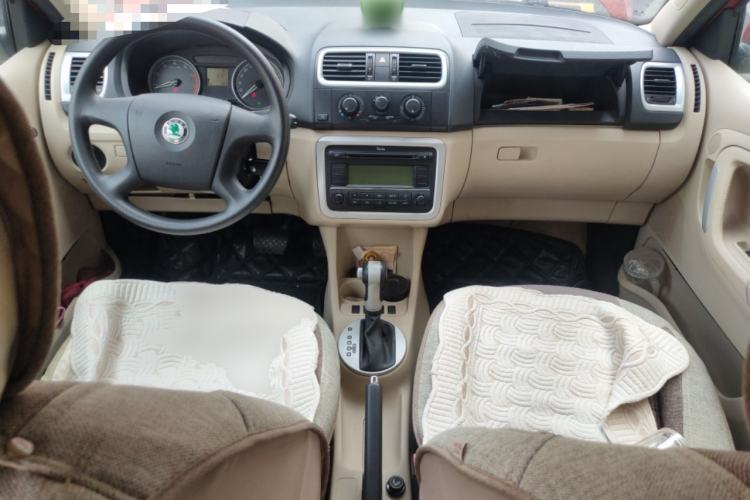 Used Skoda Fabia 2011 1.6L Automatic Crystal Edition Center Console