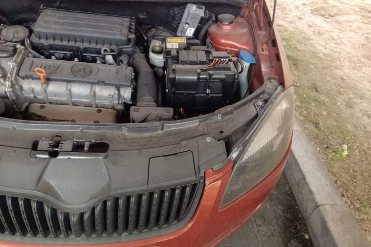 Used Skoda Fabia 2011 1.6L Automatic Cool Black Edition Engine Bay Left