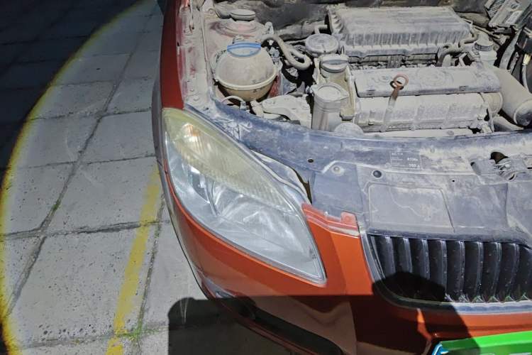 Used Skoda Fabia 2011 1.6L Automatic Crystal Edition Engine Bay Right