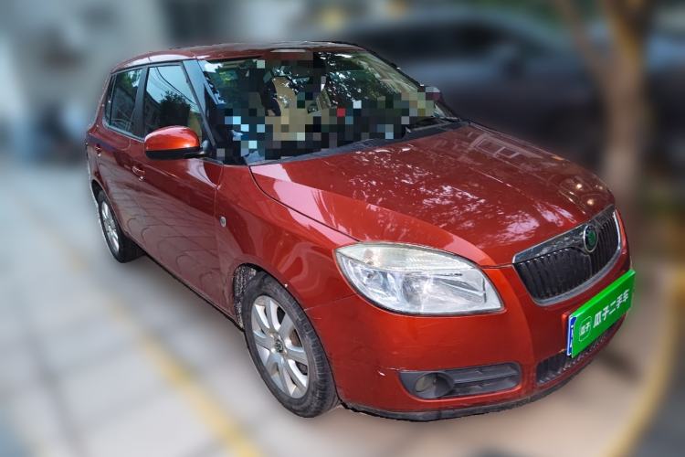 Used Skoda Fabia 2011 1.6L Automatic Crystal Edition Front Right 45 Deg
