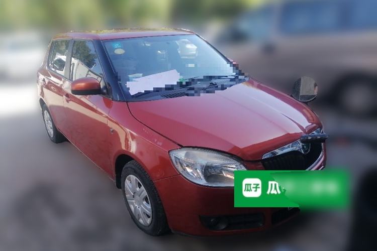 Used Skoda Fabia 2011 1.4L Automatic Crystal Edition Front Right 45 Deg