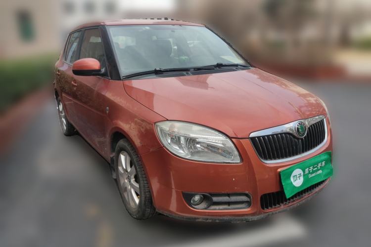 Used Skoda Fabia 2011 1.6L Automatic Crystal Edition Front Right 45 Deg
