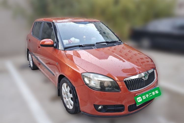 Used Skoda Fabia 2011 1.4L Automatic Crystal Edition Front Right 45 Deg
