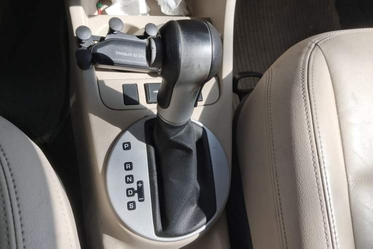 Used Skoda Fabia 2011 1.6L Automatic Crystal Edition Gear Lever