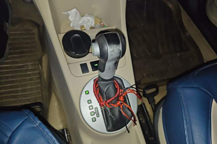 Used Skoda Fabia 2011 1.6L Automatic Crystal Edition Gear Lever