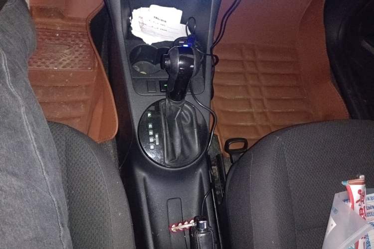 Used Skoda Fabia 2011 1.6L Automatic Cool Black Edition Gear Lever