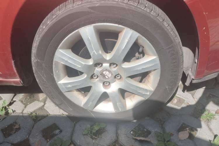 Used Skoda Fabia 2011 1.6L Automatic Crystal Edition Right Front Wheel Hub