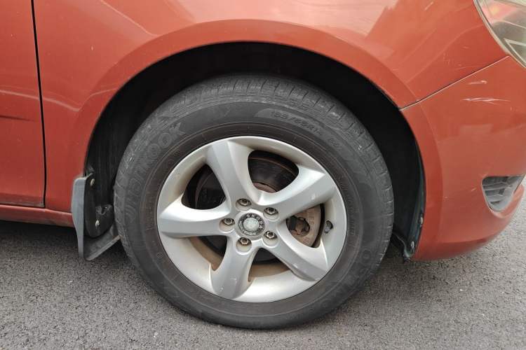 Used Skoda Fabia 2011 1.4L Manual Crystal Edition Right Front Wheel Hub