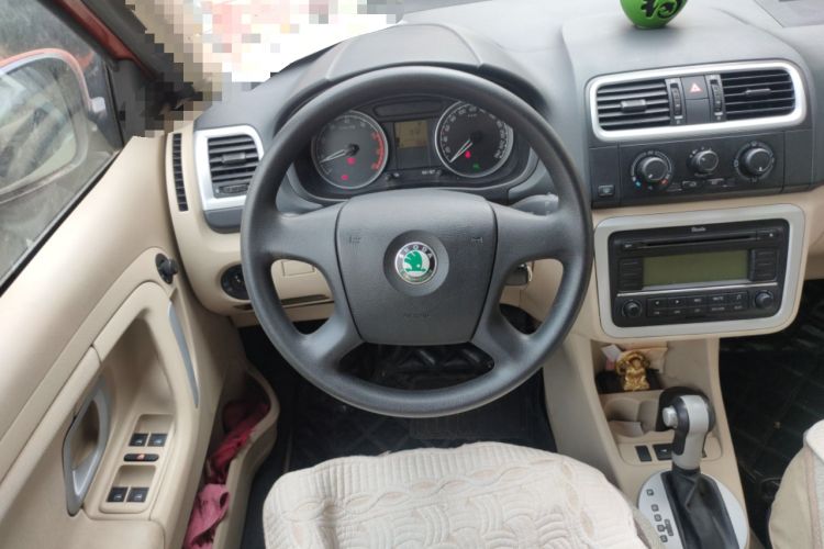 Used Skoda Fabia 2011 1.6L Automatic Crystal Edition Steering Wheel