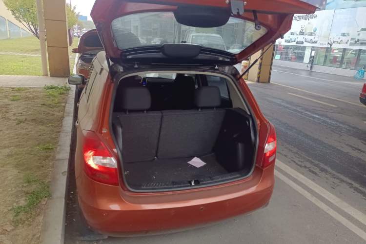 Used Skoda Fabia 2011 1.6L Automatic Cool Black Edition Trunk