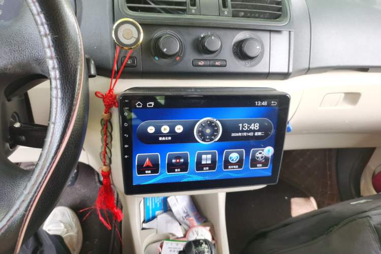 Used Skoda Fabia 2011 1.4L Automatic Crystal Edition Audio And AC Panel