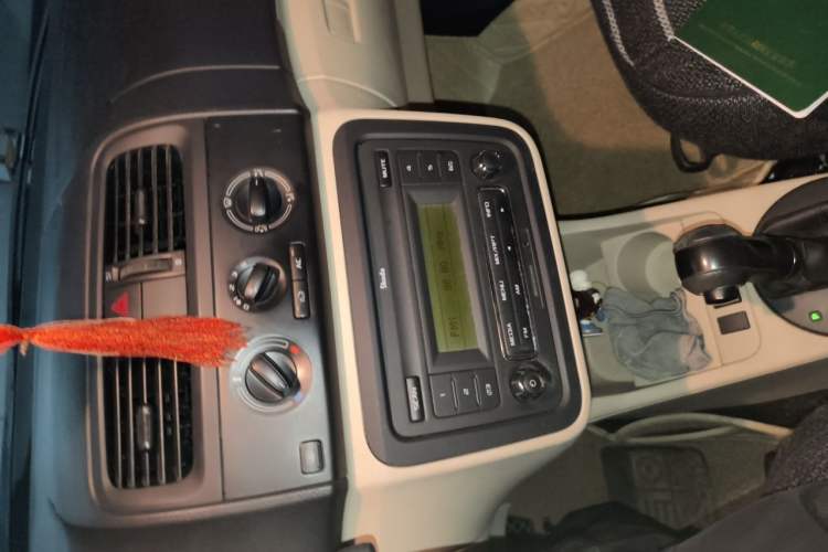 Used Skoda Fabia 2011 1.4L Automatic Crystal Edition Audio And AC Panel