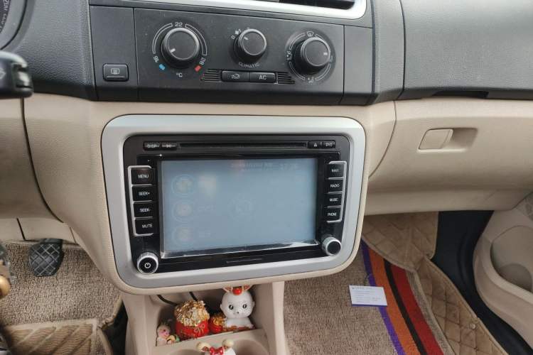 Used Skoda Fabia 2011 1.4L Manual Crystal Edition Audio And AC Panel