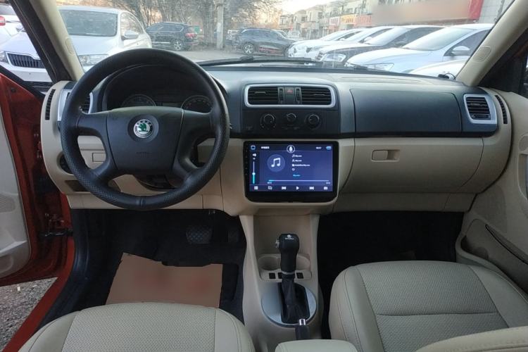 Used Skoda Fabia 2011 1.4L Automatic Crystal Edition Center Console