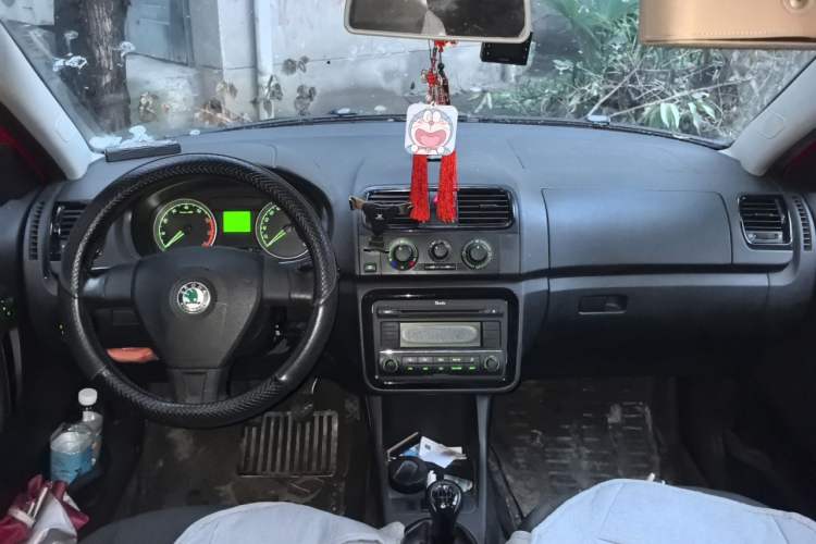 Used Skoda Fabia 2011 1.6L Manual Cool Black Edition Center Console