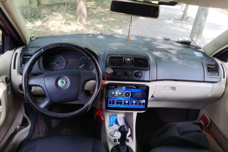 Used Skoda Fabia 2011 1.4L Automatic Crystal Edition Center Console